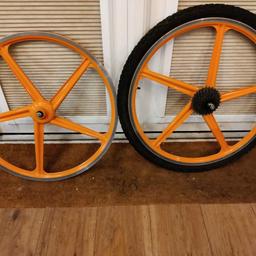front and rear bicycle wheels,7 cog rear,with tyre,26 inch ,very good condition.
