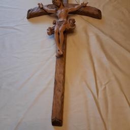 Kreuz mit Jesus 
Holzschnitzerei
Masse  ca. 62 cm × 33 cm