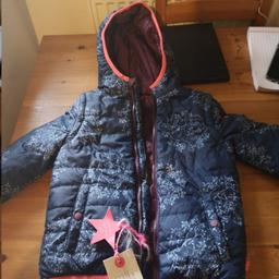 Reversable Jacket Unisex New Kids
Size 3-4 years
New with Tags
Reversable with zip
Collection Wimbledon or can post for postage costs second class covered by buyer.

Lovely jacket