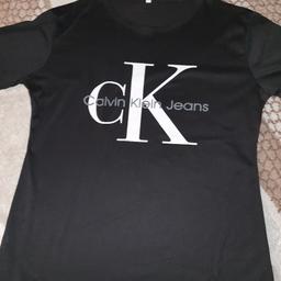 Verkaufe ein neues tshirt von CK
zu klein bestellt nur anprobiert.