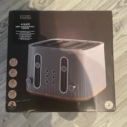 4 slice toaster brand new in sealed box 
Grey with wood effect trim