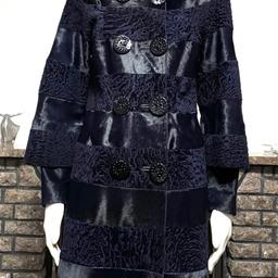 Elegantes Pelz Mantel für Damen
100% Echt Leder(Nerz, Pony, Persianer)
!!!Einzel Stück!!!
Die Ärmel können von einem Drittel
abgezogen werden
Zustand wie neue
Größe S
Farbe Dunkelblau
Neu Preiss 1000€