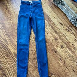 Immaculate pre owned Joni Jeans in blue with ankle detail and zip front. Size W24 /L32