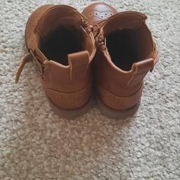 Girls ankle boots size 7, hardly worn. Smoke and pet free home. Collection only.