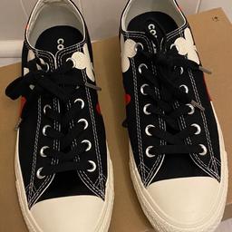 Lovely pair of men’s converse shoes
Good  condition been worn a couple of times 
Size 8
