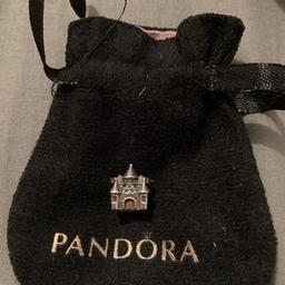 Pandora castle and crown charm
Excellent condition 
Never been on a braclet as daughter never wore it in the end.

Looking for a good new home 
Open to offers