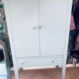 A beautiful piece of furniture which is also really useful. High legs a drawer and then a shelved area with plenty of storage room. The shelves are decorated in a bird pattern.
Quality piece of furniture