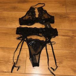 Gorgeous BNWT black embroidered lace halter neck 3 piece lingerie set 
Size Large 

Pick up TS4 Longlands area or can post but buyer must pay postage