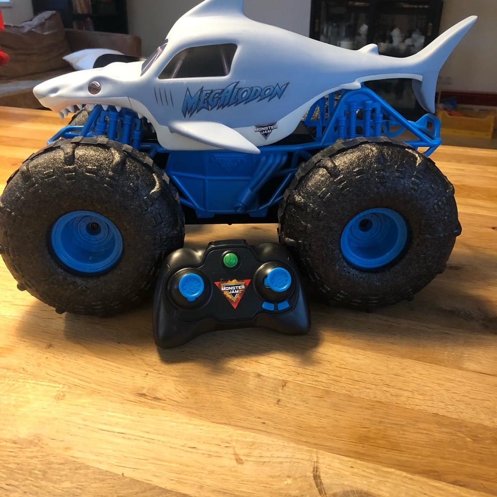 Ferngesteuertes Auto für Gelände und Wasser in 6850 Stadt Dornbirn für