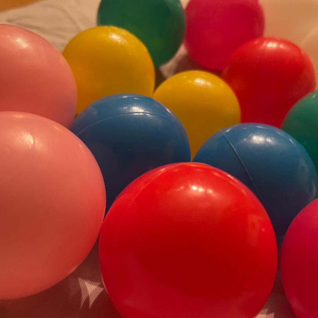 Ab 20 Bälle je Ball 0,05€
Pro Ball 0,8

Bälle selbst zusammen stellen für Ihre Liebsten.
Wählbar aus Weiß, gelb, grün(Türkis), blau, rot, hell rosa und rosa.