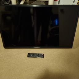 ue32n5300ak

32inch

samsung smart tv
with remote

no damage or scratches was only brought last year around September.

has no stand but has wall bracket included with it.

stands are widely available on ebay £10-£20
if required