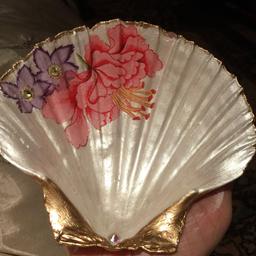 Hand painted and decoupaged Japanese print/pearl and gold leaf finish shell ring dish ornament, with iridescent crystal gems, this is the largest size, can make in smaller size, pls ask. Many uses, Inc candle holder, dressing table and desk tidy. ideal #mothersdaygift more available. *Fixed price. Approx 14cm