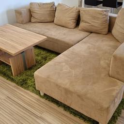 Gut erhaltene Couch, wenn gewünscht mit passendem Teppich zu verkaufen. Maße: 286x 210
Preis ist VB