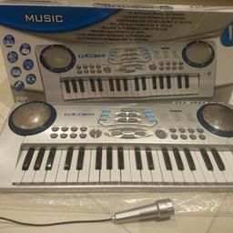 Children's battery powered keyboard for ages 4 and over. 
From Toys R Us.
Box is a little worn but the keyboard is still working fine and comes with batteries. 
Flashing lights around the speakers,  it can record and playback,  has a microphone, demo modes and a selection of 8 instrument sounds to play. 
55cm wide. 
Good condition,  collection only from postcode B60