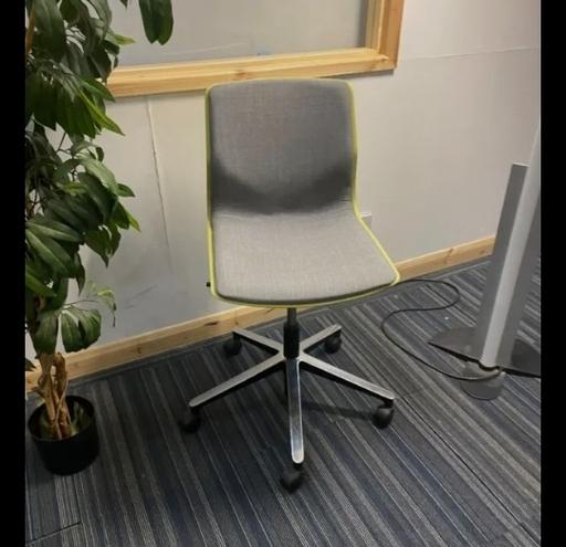 Buy & Sell South East London Croydon - Photos for Lime green-light grey contrast office chairs