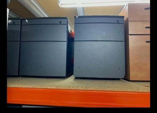 Buy & Sell South East London Croydon - Photos for 2-Drawer Metal Office Pedestals x3