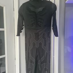 Comes with the mask cape
Size Large
