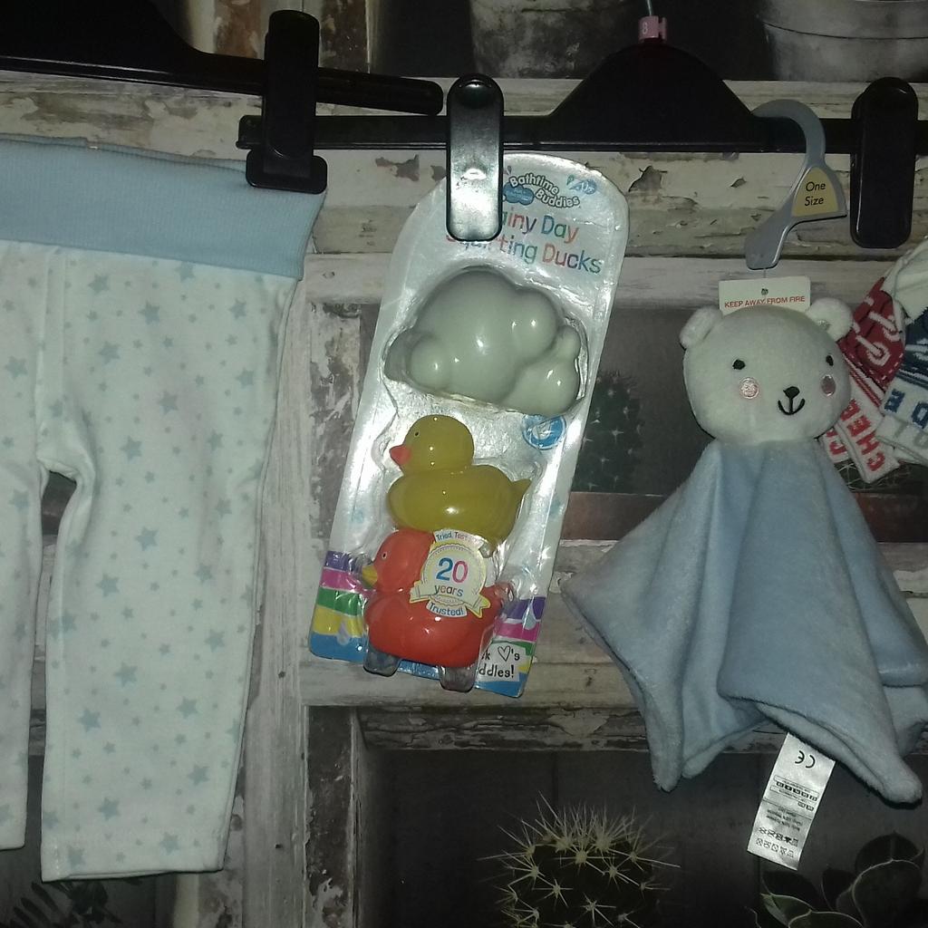 THIS IS FOR A LOVELY SET OF BRAND NEW ITEMS

1 X TEDDY COMFORTER BLANKET TOY FROM F&F
1 X PAIR OF PYJAMA BOTTOMS WITH ELASTIC WAIST - STAR THEME
3 X PAIR OF SOCKS THAT LOOK LIKE BOOTS
3 X BATH TOYS - RAINY DAY SQUIRING DUCKS - 1 X CLOUD AND 2 DUCKS

PLEASE SEE PHOTO