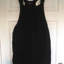 New Look Maternity pinafore /dungaree dress 
- Size 12 
- Black corduroy
- Really comfy to wear!
- In great used condition

I’m selling lots of maternity clothes and happy to combine post - just message me if you'd like to make a bundle.