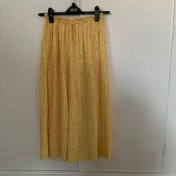 Zara wide leg trousers. Age 10. Very good condition. Message for anymore details.