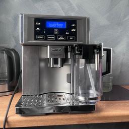 Verkaufe vollfunktionsfähigen kaffeevollautomat von Delonghi mit Milchkanne. Die Maschine wurde noch mal frisch entkalkt.