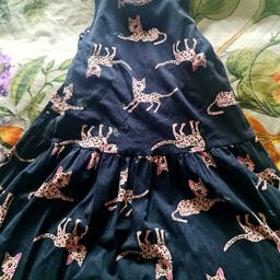 girls dresses age 6-8
one clack with animals on
one pink with flowers
used but in good condition
sold as a set