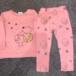 girls jumper and trouser outfit 18-24 months
Good condition.
From a pet and smoke free home.
Sold as seen.