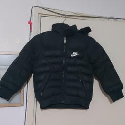 Great condition boys nike jacket.
5 to 6 years old.
