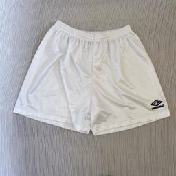 Men’s Umbro shorts
Size XL
Very good condition, barely worn (one very small mark on shorts)

#umbro #shorts #white