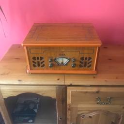 Itek Retro style record player, with radio, cd, and cassette play. Good condition, there now seems to be an intermittent knocking on the CD player everything else plays well. Collection from Shoreham Kent.