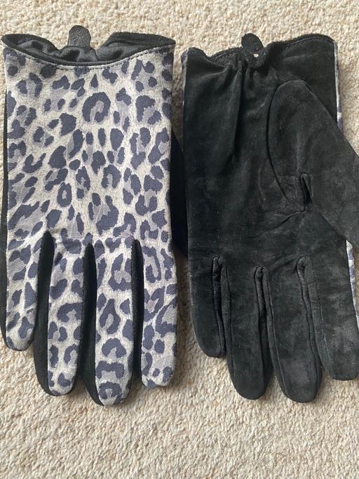 Buy & Sell West Midlands Dudley - Photos for Ladies suede gloves