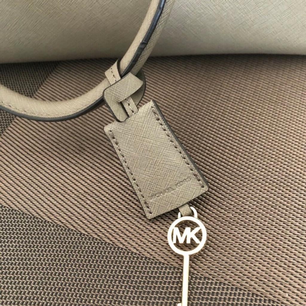 MK Handtasche Modell „Hamilton „ Original mit
Staubbeutel