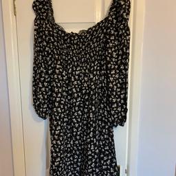 Primark Atmosphere dress, size 8
Used in very good condition
