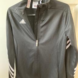 Adidas black climalite tracksuit zip up top.
Age 11-12 years.
Great condition hardly warn .
Does have a black pen mark on the label as you can see from photos ,where there had been a name .
From a none smoking household.