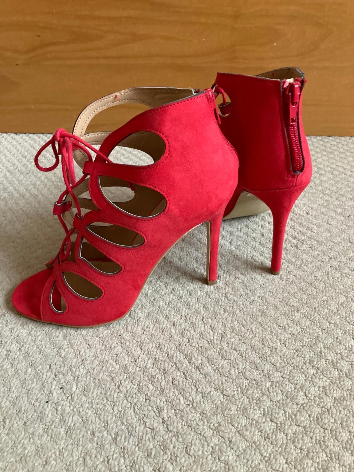 Ladies Red Shoes Size 5 - Brand New in RM3 Havering für £ 3,00 zum ...