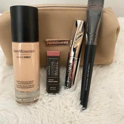 Foundation
Foundation brush
Mascara & make up bag

Different sets available 💄
(Let me know what you want and create your own! )
