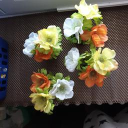 4× kleine Frühlingspflanzen
weiß, gelb, orange Blüten

Pflanzenhöhe insgesamt 13 cm hoch

Topfhöhe 5 cm hoch

Alle zusammen ein Preis

Nichtraucher & Tierfreier Haushalt