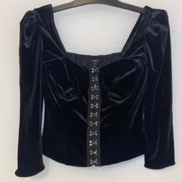 River Island corset style black velvet top
Size 8
Brand new with tag
RSP £45.00

#riverisland #corset #corsettop #black #silver