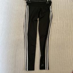 Adidas climalite legging
Size small (8-10)
Good condition, little worn + small rip of the hip but can easily be stitched up

#adidas #climalite #leggings #black #white