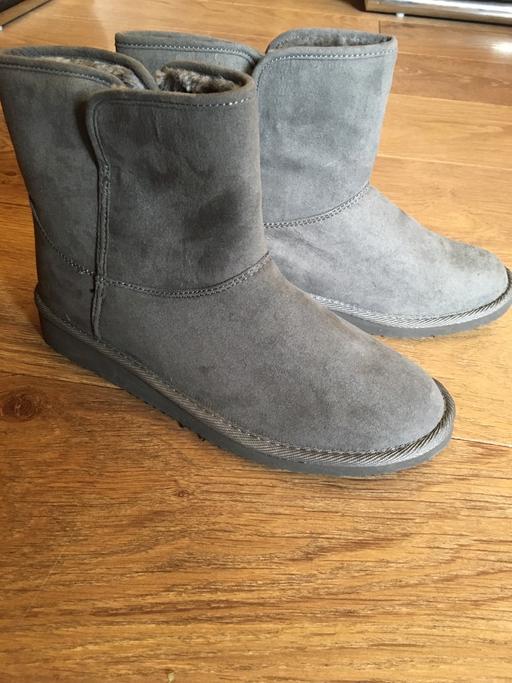 Buy & Sell West Yorkshire Leeds - Photos for Lovely grey sude ankle boots