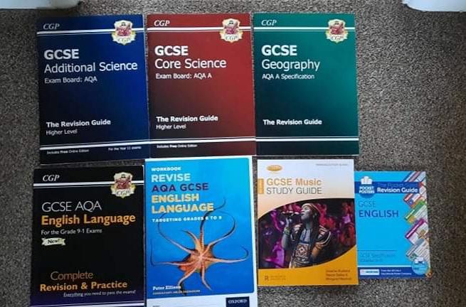 GCSE REVISION GUIDES In B63 Dudley Für £ 10,00 Zum Verkauf | Shpock AT