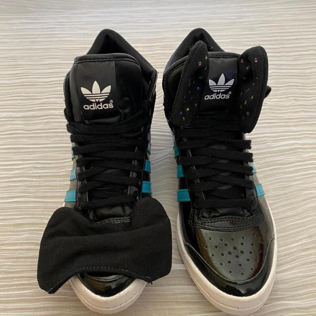 Adidas trainers - removable & reversible bow
Size 6
Good condition, little worn

#adidas #trainers #sneakers #bow #black