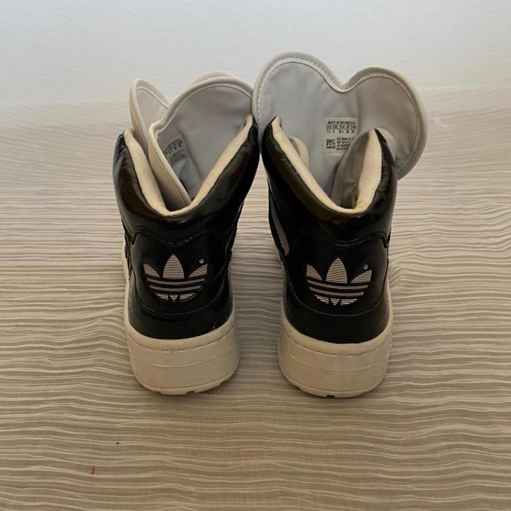 Adidas chunky double winged trainers / sneakers
Size 6
Good condition, little worn

#adidas #trainers #sneakers #black #white