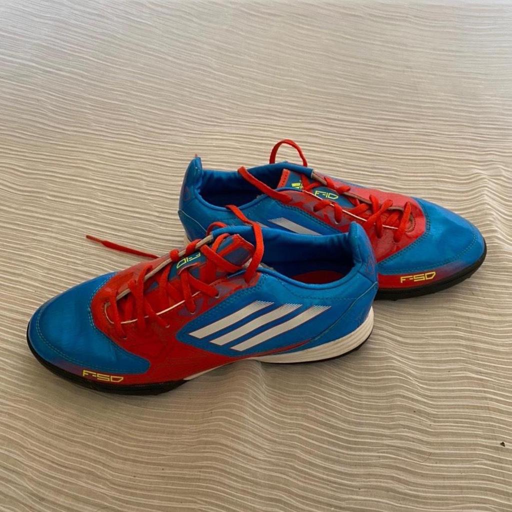 Adidas F-50 football trainers
Size 5.5
Good condition, little worn

#adidas #F-50 #footballtrainers #blue #red