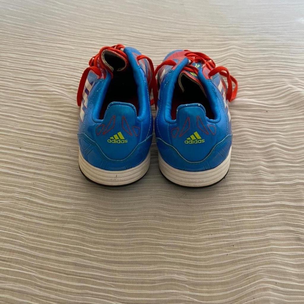 Adidas F-50 football trainers
Size 5.5
Good condition, little worn

#adidas #F-50 #footballtrainers #blue #red