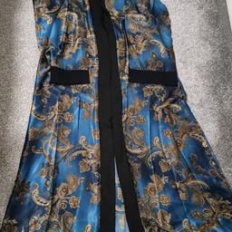 size 52..worn once silk kimono/abaya
stud fastening also comes with matching belt