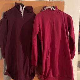 Verschieden farbige Pullover Kleider suchen eine neue Besitzerin 
Größe s/m
5 pro Stück