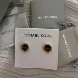 Micheal Kors brown and gold stud earrings
Brand new with box, leaflet, mini bag & cleaning cloth
RSP £65.00

#michealkors #michealkotsearrings #studs #gold #brown
