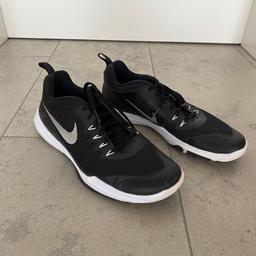 Verkaufe Nike Schuhe Legend Trainer Größe 44 schwarz
Größe: 44

Die Schuhe sind 1x getragen (leider zu klein) und befinden sich in einem sehr gutem Zustand (siehe auch Bilder).

Aus einem Nichtraucherhaushalt ohne Haustiere.

Für weitere Fragen stehe ich gerne per email zur Verfügung.