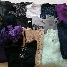 16 Stück Damen Blusen, T-Shirts und Pullover! Selbstabholung oder Versand übernimmt Käufer!
Dies ist ein Privatverkauf
Keine Gewährleistung
Keine Rücknahme 😊